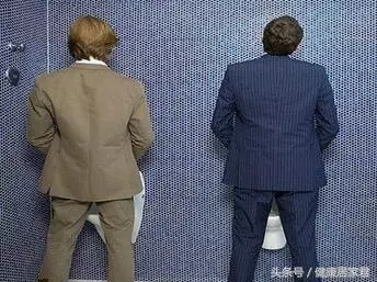 排尿很黃、異味很大?健康小便6個標準要了解一下