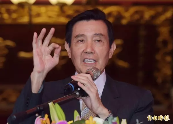 充氣溜滑梯意外塌陷! 馬英九一度受困: 嚇到了