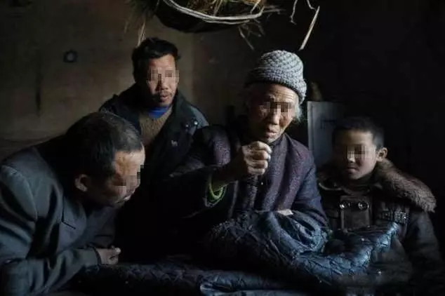 母親救了一個小乞丐,15年後成為千萬富翁回來報恩,才知身份不一般