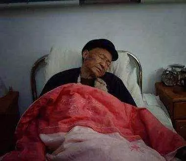父親去世留給兒子一袋發霉麵粉,10年後卻因這袋麵粉成了千萬富翁
