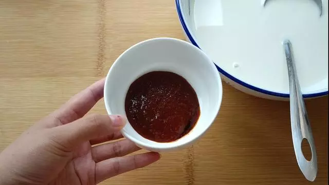 2個雞蛋，一碗面，手不沾面，10分鐘做早餐，這樣做筋道不破損
