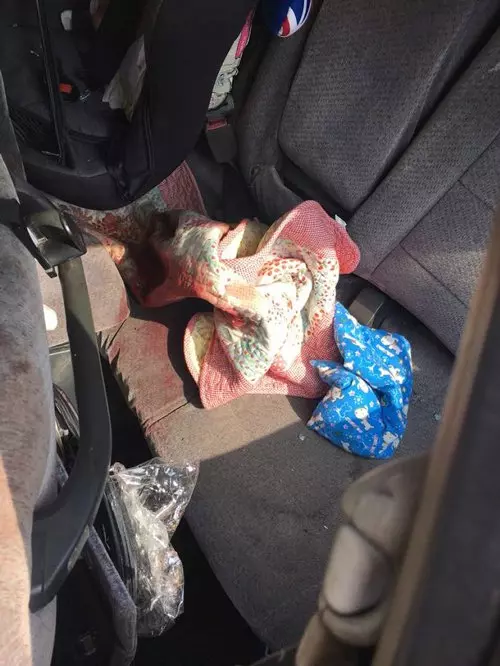 一名華裔司機疑醉駕,在大道收費站處猛撞一輛轎車,導致一名2歲男童斃命,司機在交出身份證及駕照給男童親人拍照後,竟離開現場