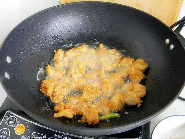 教你鹽酥雞的家常做法,方法簡單,外酥里嫩吃不夠,看一遍就學會