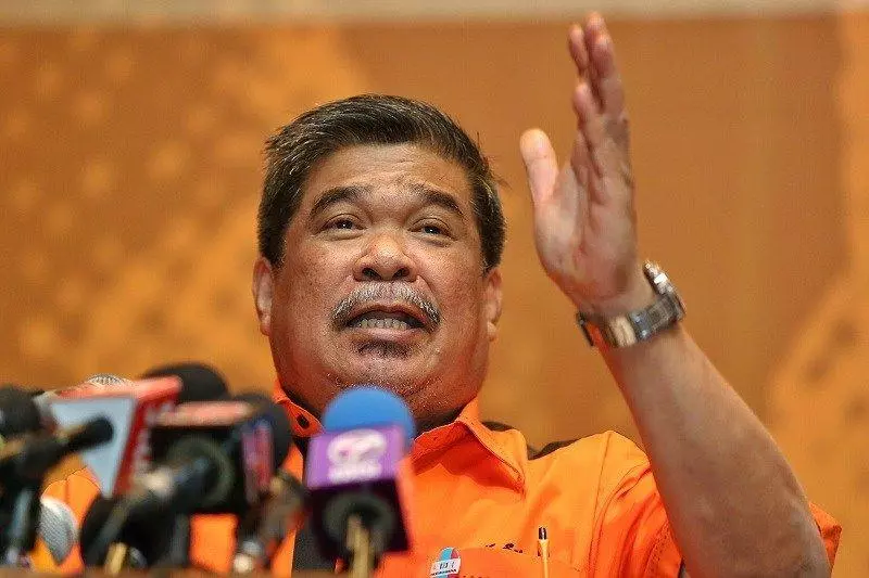 【神回復!】納吉嘲諷國防部長像「小丑」!Mat Sabu:『就算只會煮咖喱也比偷錢好』!
