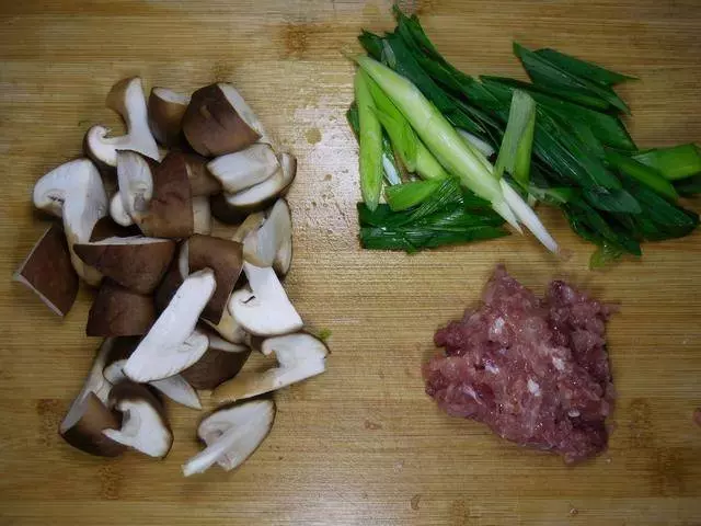 很簡單的一道菜,食材簡單,可它比葷菜解饞,來一盤飯都不夠吃