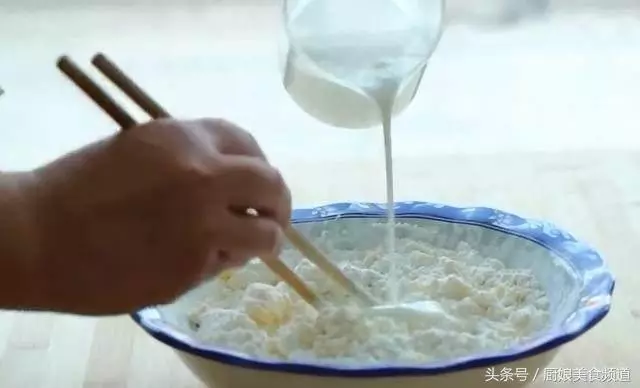 1個雞蛋,1碗面,不蒸不烙不油炸,做法簡單又好吃