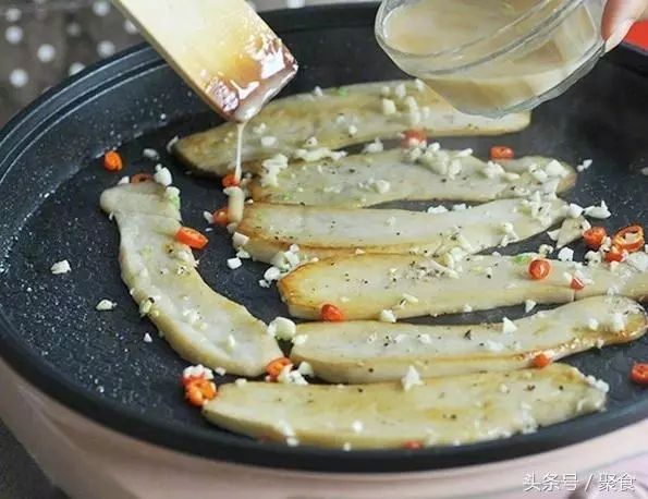 自從吃了那個香煎杏鮑菇,我已不想再吃肉了~做法超簡單,只需一個平底鍋就可以做好了