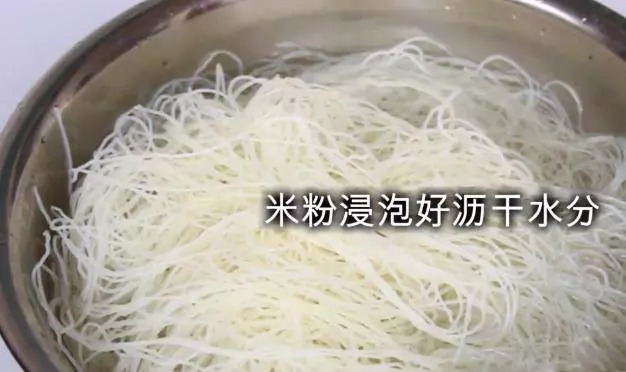 要把「米粉」炒的好吃不簡單!原來好吃的重要秘訣竟取決於「這一步驟」!一定要學會
