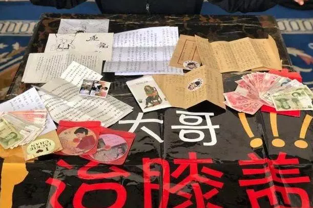 山洪突發!成龍拍戲遇險情,劇組車輛被捲入泥石流,替大哥捏把汗