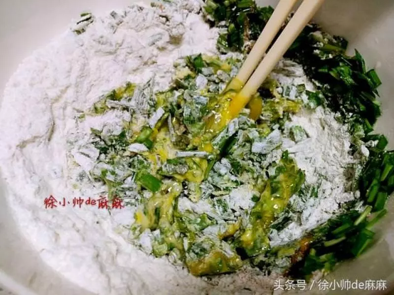 「韭菜雞蛋餅」怎麼做又香又好吃?一個小妙招,讓你吃了還想吃,停不了,早餐必備