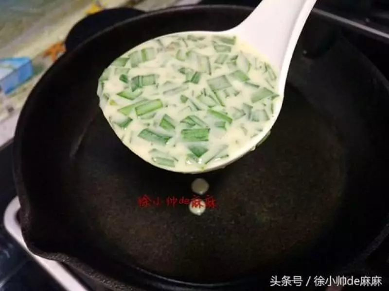 「韭菜雞蛋餅」怎麼做又香又好吃?一個小妙招,讓你吃了還想吃,停不了,早餐必備