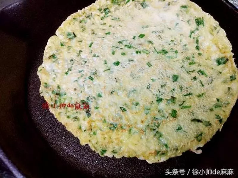 「韭菜雞蛋餅」怎麼做又香又好吃?一個小妙招,讓你吃了還想吃,停不了,早餐必備