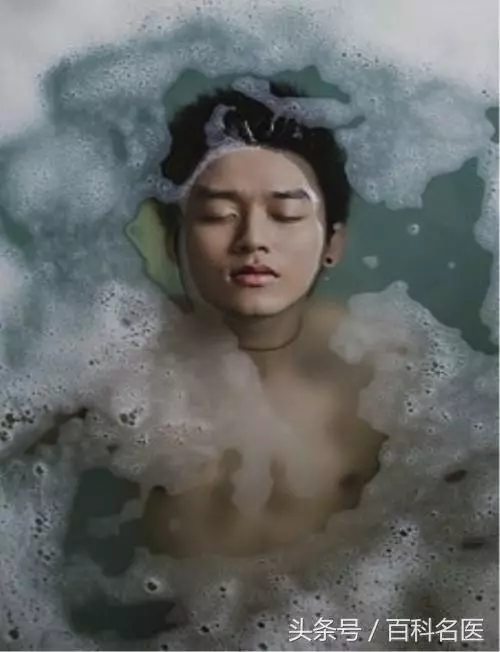 夏天洗澡用熱水還是用涼水?大多數都洗錯了!這些時候不能洗澡!