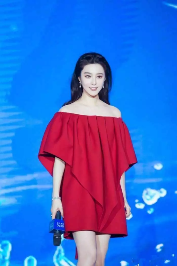 范冰冰豁出去了! 裙子短到遮不住重點, 網友: 李晨可真大方!
