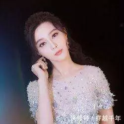 范冰冰豁出去了! 裙子短到遮不住重點, 網友: 李晨可真大方!