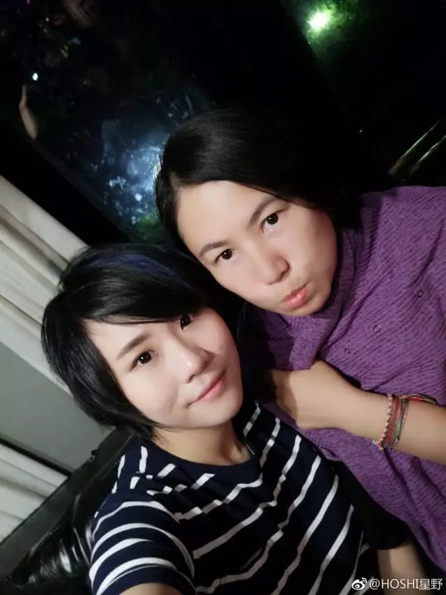 竇唯前妻罕有攜女拍攝廣告大片,48歲高原保養得宜身材不輸王菲!
