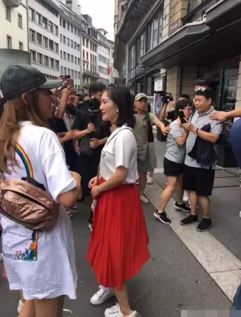 看看謝娜的肚子就知道,產後瘦身有多難!