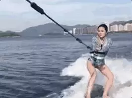 阿Sa最新自拍額頭疤痕明顯,卻因滑水破相遭到網友吐槽!