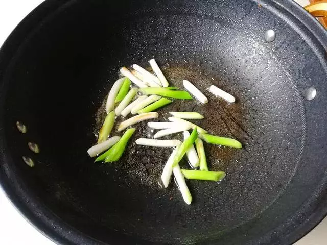 不用放肉,也能把豆腐做的鮮香入味!
