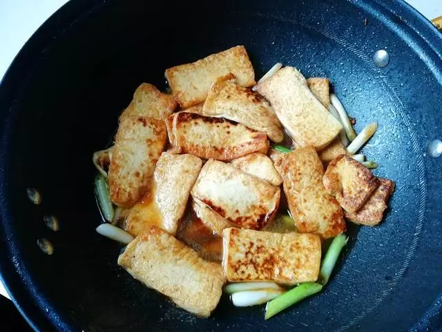 不用放肉,也能把豆腐做的鮮香入味!