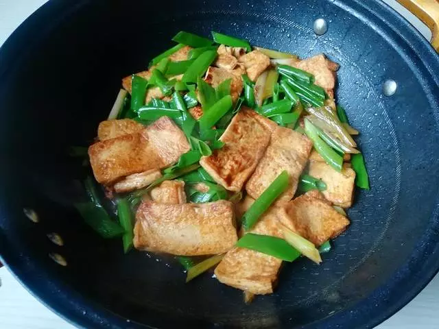 不用放肉,也能把豆腐做的鮮香入味!