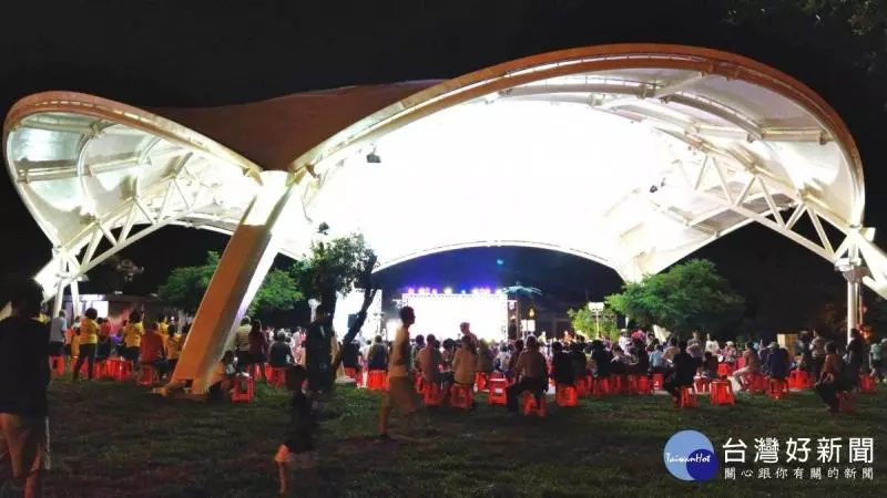伯公岡公園天幕啟用 梅花設計象徵楊梅特色