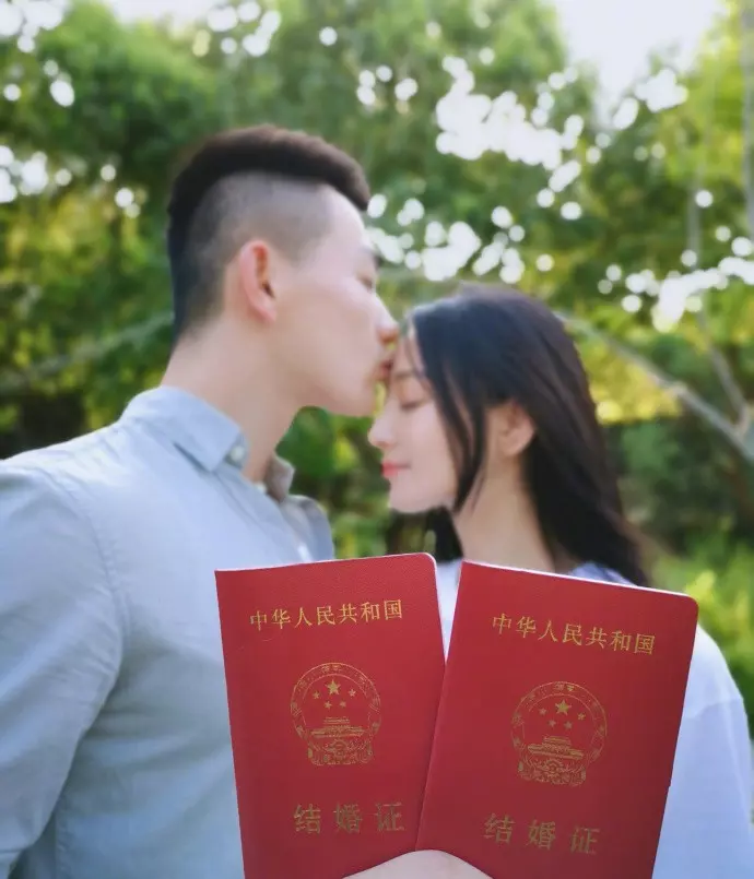范冰冰陷逃稅風暴... 情敵「嫁給愛情」喜 曬婚照閃嫁帥警