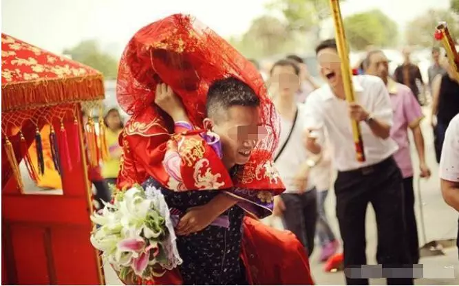 弟弟結婚我回家喝喜酒,飯後母親跟我說一事,我從此不登娘家門!