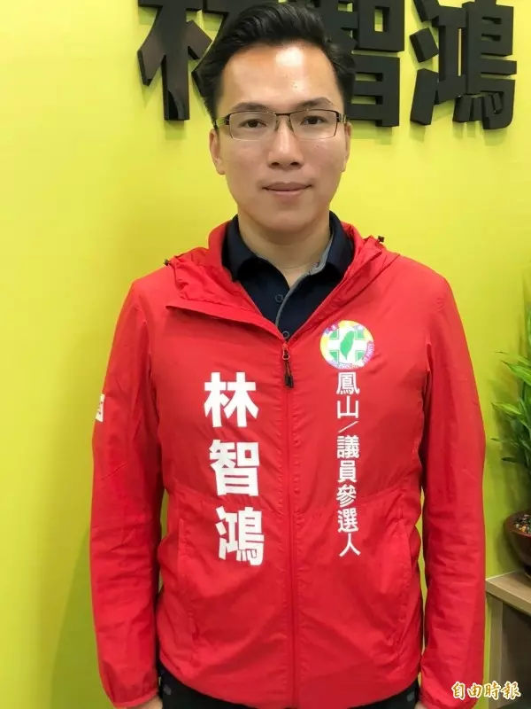 馬英九陪朱家軍掃街 警化身人肉腳架超辛苦!