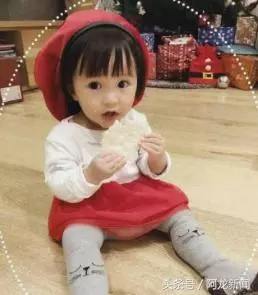 歐弟女兒僅3歲眼睛大的出奇,網友:這小孩兒貼雙眼皮貼了嗎?