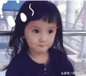歐弟女兒僅3歲眼睛大的出奇,網友:這小孩兒貼雙眼皮貼了嗎?