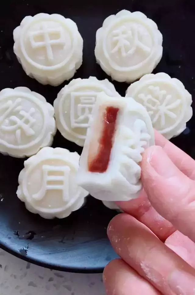 還不會自製月餅你就out啦~自己在家也可以做出超好吃【蒸月餅】哦!