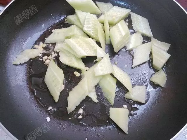 黃瓜除了涼拌,還可以這樣做,清新爽口,好吃易做,幾分鐘就上桌