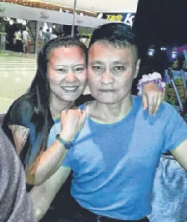 車禍重傷不認得他 夫病榻伴愛妻 不離不棄