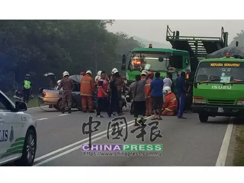 [ 大馬 ] 駛入反方向車道撞羅厘 華青活活夾斃車內