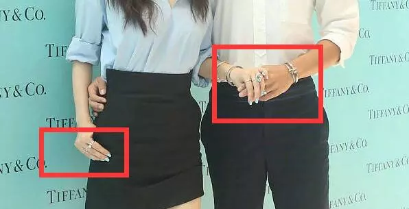 霍思燕出席活動,十根手指上戴滿了珠寶