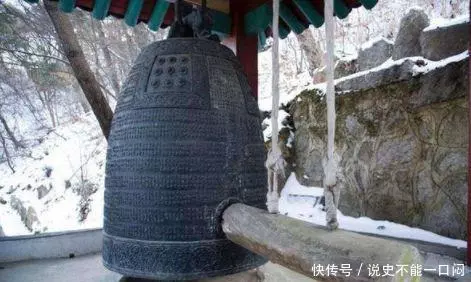 日軍掃蕩一寺廟,準備行兇時,方丈手指一物,日軍看後大驚退走