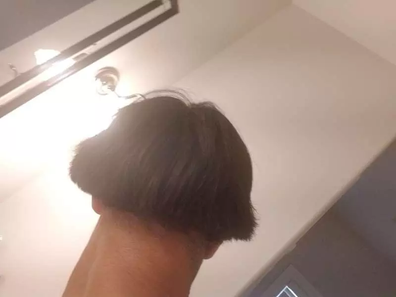 這到底是人頭還是戴假髮的手指? 外國男子的挑戰「西瓜皮」讓全網笑翻