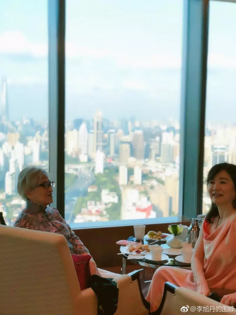 歲月從不敗美人!林青霞重逢林黛玉王文娟,64歲林青霞依舊女神