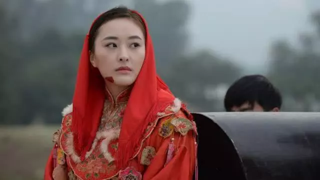 住千萬豪宅開百萬豪車,曾和賭王兒子戀愛TVB小花素顏逛街照曝光!