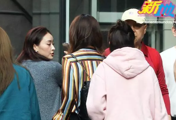 住千萬豪宅開百萬豪車,曾和賭王兒子戀愛TVB小花素顏逛街照曝光!