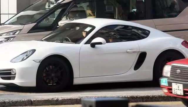 住千萬豪宅開百萬豪車,曾和賭王兒子戀愛TVB小花素顏逛街照曝光!