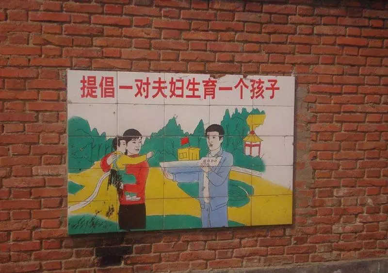 老人重男輕女,趁兒媳懷孕將孫女送人,19年後卻讓孫女給他養老