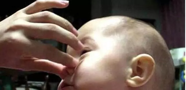 新生兒3個地方不能碰,2個地方越按越健康,新手爸爸媽媽了解下