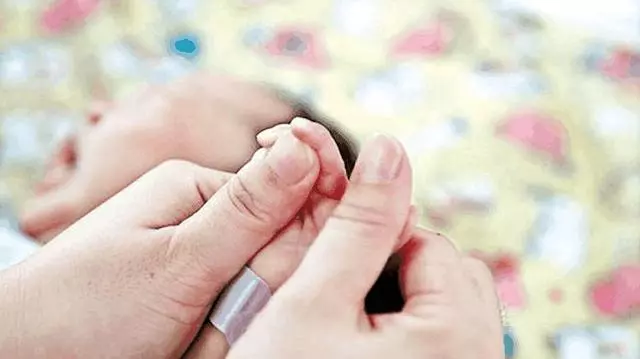 新生兒3個地方不能碰,2個地方越按越健康,新手爸爸媽媽了解下