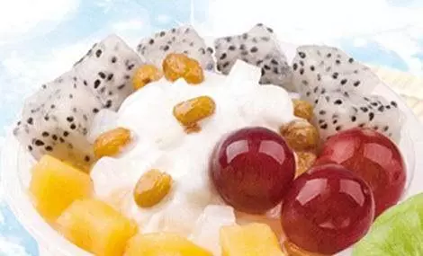 常喝酸奶好處多,但醫生卻說:酸奶再好,這2類人一口都別碰