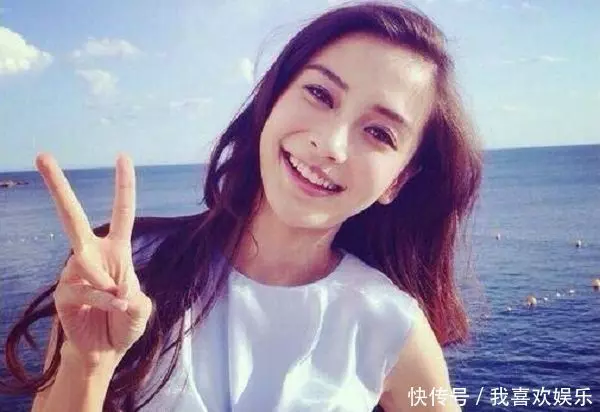 baby和陳偉霆海量舊照流出,黃曉明甩出5字,網友:鐵定離婚?