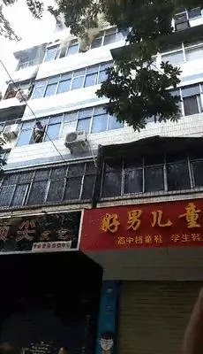「對不起孩子,媽媽不能陪你了!」27歲母親五樓火海拋子後離世,如果你是這位母親,你會怎麼做?