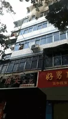 「對不起孩子,媽媽不能陪你了!」27歲母親五樓火海拋子後離世,如果你是這位母親,你會怎麼做?
