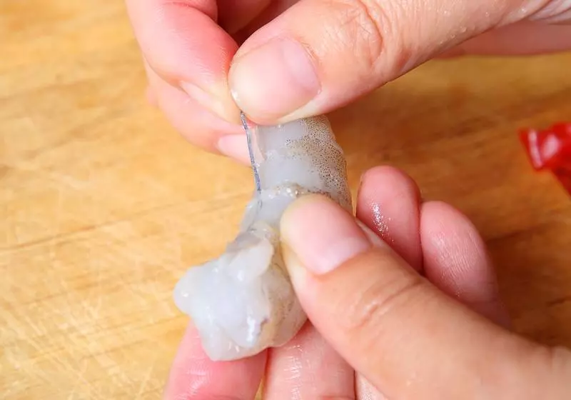 小技巧Get✅蝦背後黑黑的「蝦腸」這樣清除So Easy!絕對不費力,一下子就乾淨啦!